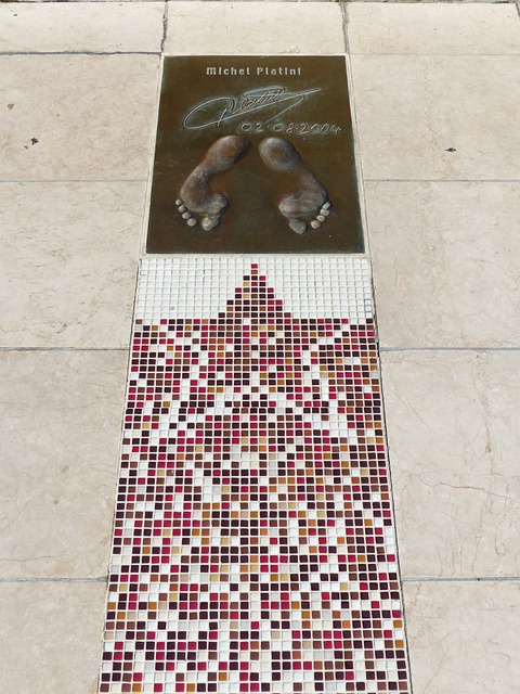 他孤身一人 他孤身一人