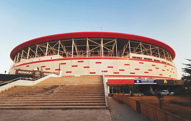 步加强后防 步加强后防